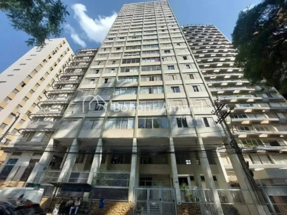 Imagem Amplo e iluminado apartamento com 3 + 1 dormitórios com armários embutidos, sendo 1 suíte. A sala...