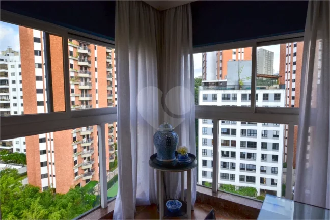 Imagem Cobertura à venda com 4 quartos, sendo 4 suítes, no condomínio Piazza Rotonda, São Paulo - SP