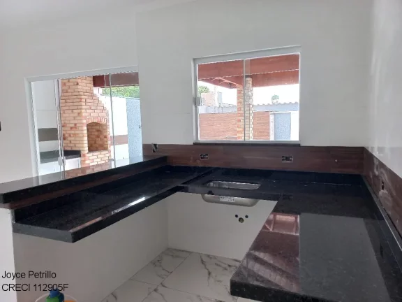 Imagem Casa Nova e Moderna com Piscina à Venda em Peruíbe.
