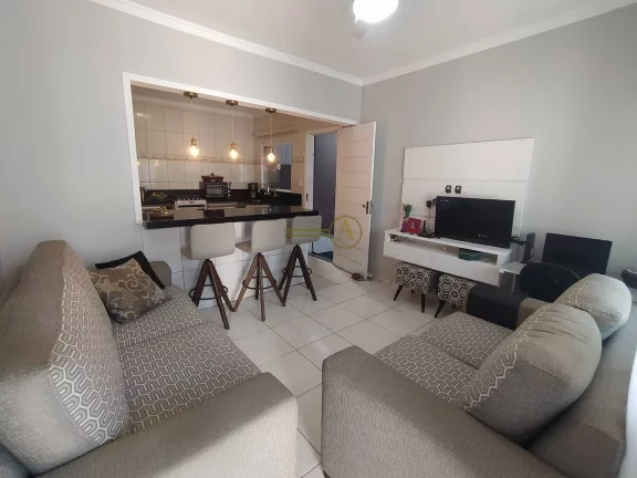 Imagem Casa á 700m da Praia, 2 dorms toda reformada à venda em Peruíbe