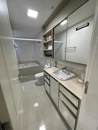 Imagem Apartamento mobiliado com 4 suítes e 3 vagas de garagem em Itapema