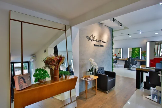 Imagem Imóvel Comercial de Alto Padrão no Jardim do Mar, São Bernardo do Campo - 288m², 19 Salas, 4 Banheiros e 3 Vagas de Garagem