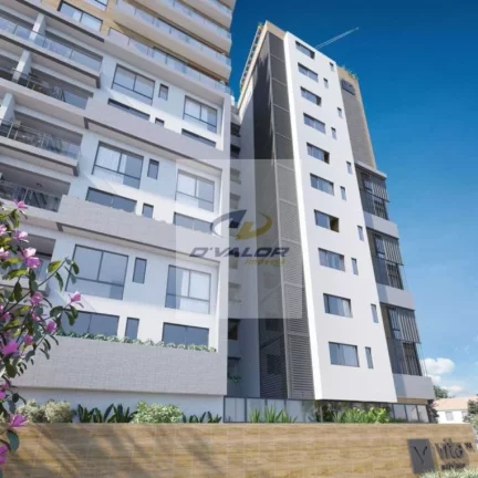 Vendo apto de frente a uma praça e perto do mar, com 85,70 m2, sala, 3 quartos sendo 1 suíte