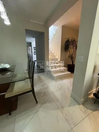 Imagem Luxuosa Casa na Asa Sul: 6 Dormitórios e 4 Suítes à Venda na W3 - 709 sul