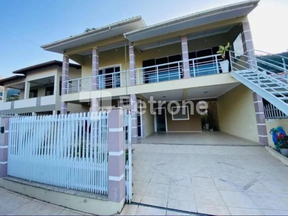 Imagem CASA RESIDENCIAL em GOVERNADOR CELSO RAMOS - SC, Calheiros