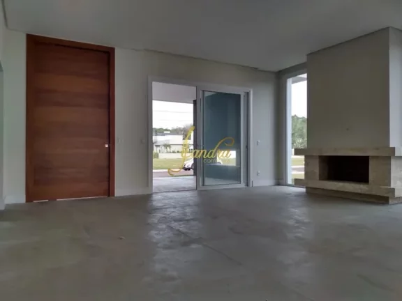 Imagem Casa térrea em condomínio fechado com 04 suites com movéis fixos