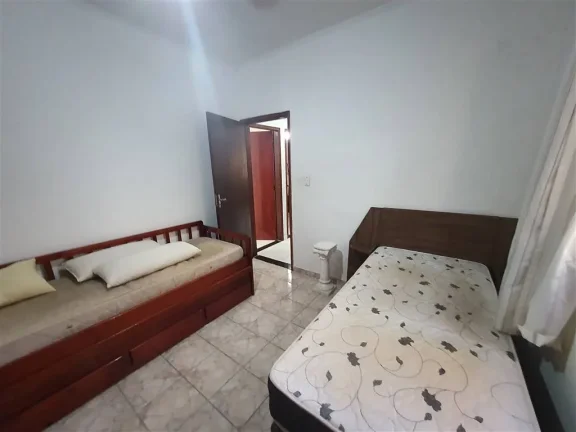 Imagem Casa dormitórios com ampla garagem na Vila Tupi em Praia Grande
