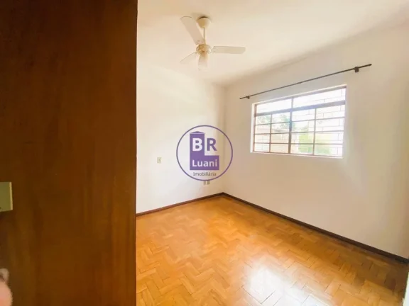 Imagem Casa com Fundos para Locação Comercial ou Residencial.