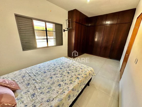 Imagem Casa à venda, 274 m² por R$ 650.000 - Centro - Itumbiara/GO