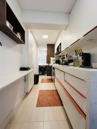 Imagem Apartamento á venda com 02 dormitórios em condomínio frente mar no centro de Balneário Camboriú.