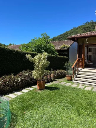 Imagem Vendo esta luxuosa casa no bairro Conego . Nova Friburgo.