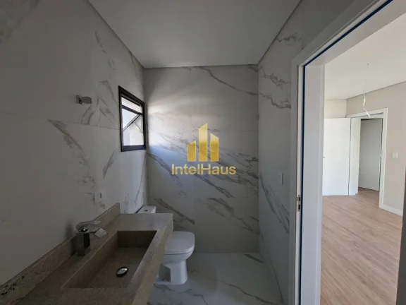 Imagem Apresentamos este sobrado recém-construído no Residencial Alto Boulevard, com arquitetura contempo...