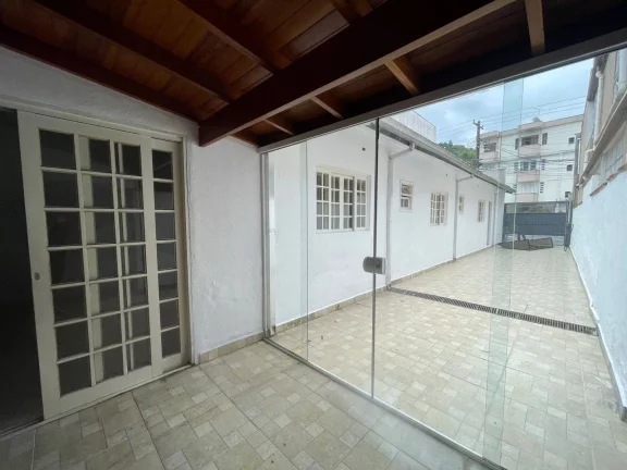 Imagem Casa comercial com 3 salas para alugar Centro de Caraguatatuba-SP