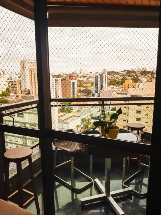 Imagem Descubra o conforto e a sofisticação deste amplo e espaçoso apartamento reformado, localizado no ...