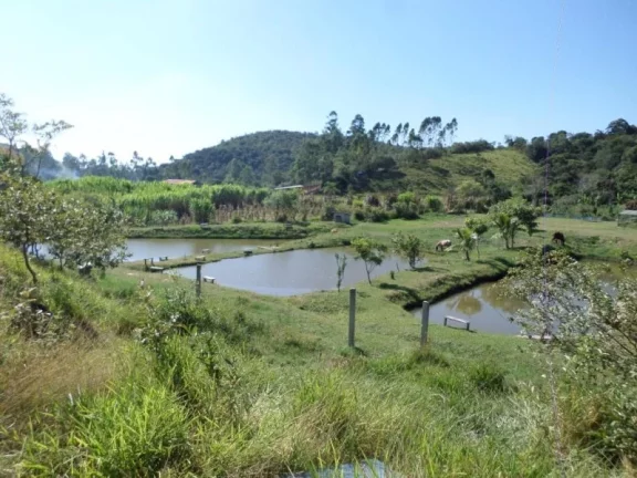 Imagem SITIO EM S.J.CAMPOS, PRÓXIMO DA CIDADE, COM CASA DE 3 DORMITÓRIOS (1 STE), 5 LAGOS PARA PESCARIA