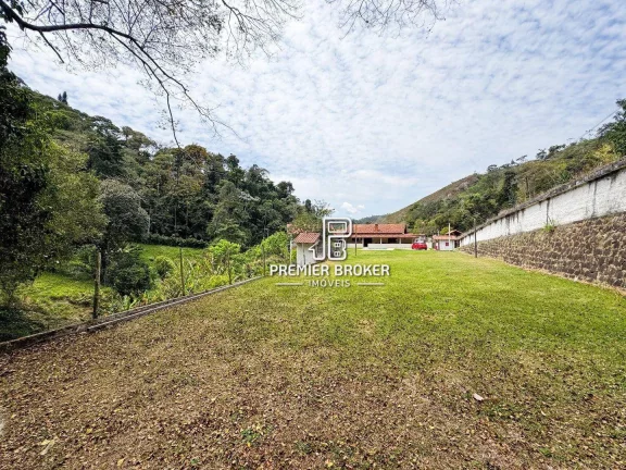 Imagem Casa com 4 dormitórios à venda, 490 m² por R$ 1.300.000,00 - Pessegueiros - Teresópolis/RJ