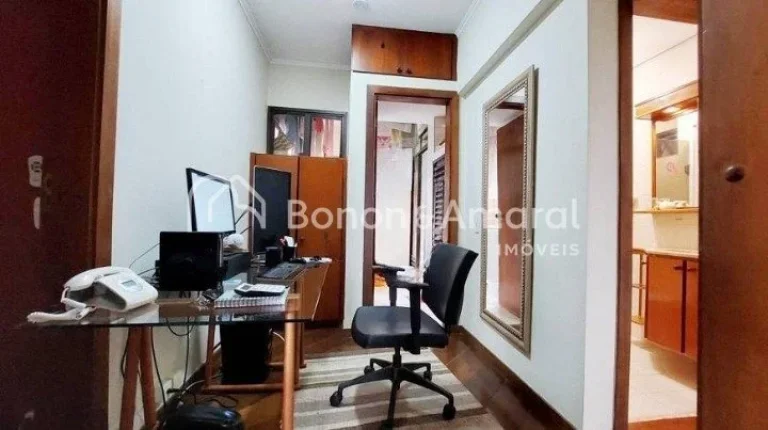 Imagem Apartamento amplo, em ótima localização!
Conta com 3 quartos com armários, 1 suíte, living para...