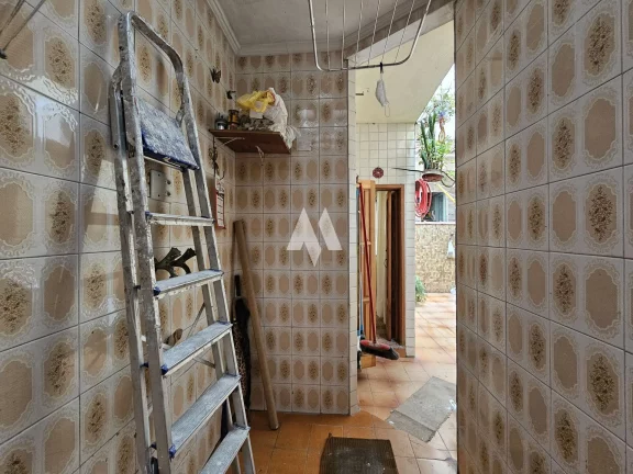 Imagem Casa com 3 Quartos e 4 banheiros à Venda na quadra da praia - Ponta da Praia - Santos/SP