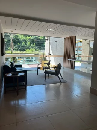 Imagem Este AMPLO E CONFORTÁVEL apartamento de 130,00 m2 de área está localizado no coração da cidade.