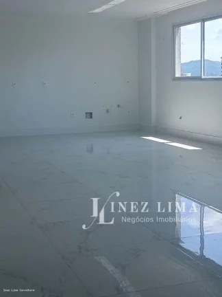 Imagem Alto Padrão para Venda em Itapema, meia praia, 3 dormitórios, 3 suítes, 4 banheiros, 2 vagas