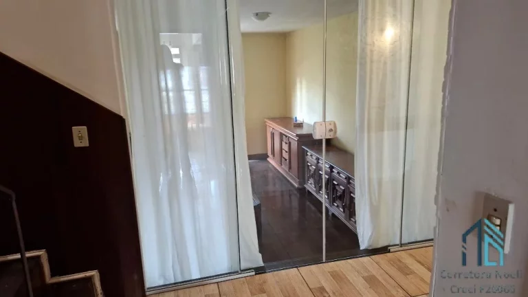 Imagem Casa com edícula, 05 quartos sendo 02 suítes, no São Lourenço em Curitiba PR