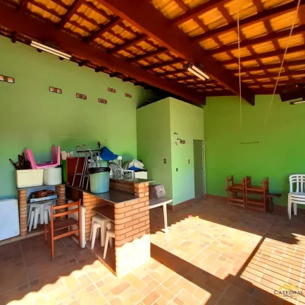 Imagem Casa Térrea com 2 quartos e 3 vagas na Vila Helena em Jundiaí-SP