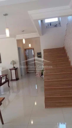 Imagem Casa espaçosa com 4 quartos, 1 suíte, 4 banheiros e diversas comodidades

Esta casa ampla oferece ...
