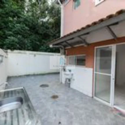 Imagem Casa em Condomínio à Venda em Vargem Pequena, Rio de Janeiro-RJ: 3 Quartos, 1 Suíte, 1 Sala, 2 Vagas de Garagem, 77m²