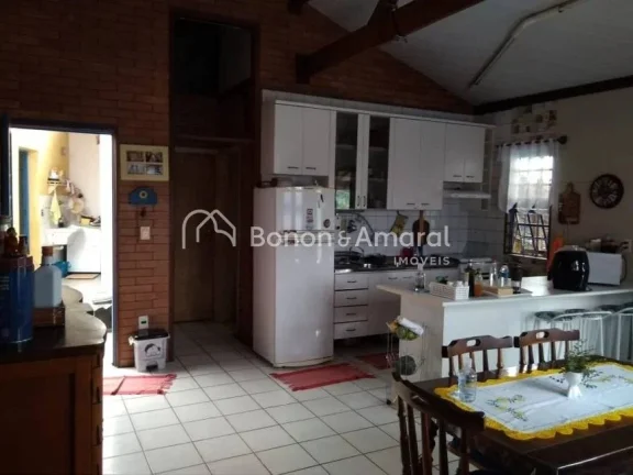 Imagem Linda casa à venda no Colinas do Ermitage. Casa alta cercada de área verde, ótima lozalização.
...