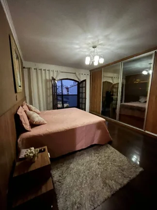 Imagem Sobrado 243 m² 3 Dormitorios sendo 2 Suites 3 Vagas de Garagens