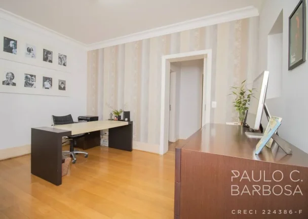 Imagem Apartamento amplo com 3 suítes, living com janelões - 4 vagas - 247m²