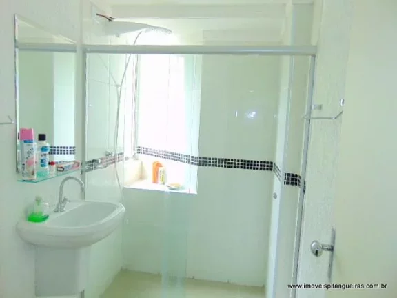 Imagem Tombo - Uma quadra do mar - Totalmente reformado - Garagem demarcada.