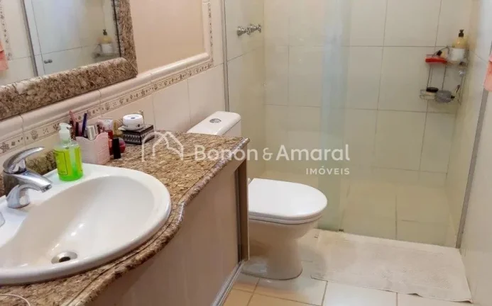 Imagem Linda e espaçosa casa com área construída de 321 m². A residência possui living para 3 ambiente...