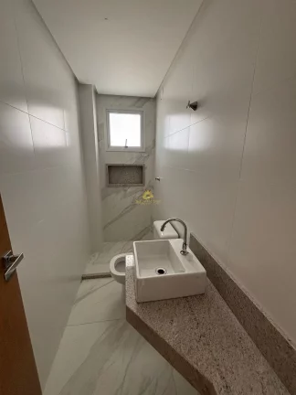 Imagem Este é o refúgio perfeito para quem sonha em morar ou investir a poucos passos da praia. Localizad...