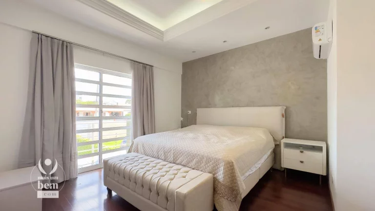 Imagem Sobrado com 3 dormitórios à venda, 323 m² por R$ 1.299.000,00 - Bacacheri - Curitiba/PR