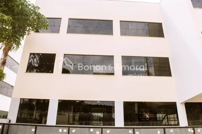 Imagem Venda de prédio comercial, no Jardim do Lago, em Campinas!
Zoneamento ZM 2.
Local de fácil acesso ...
