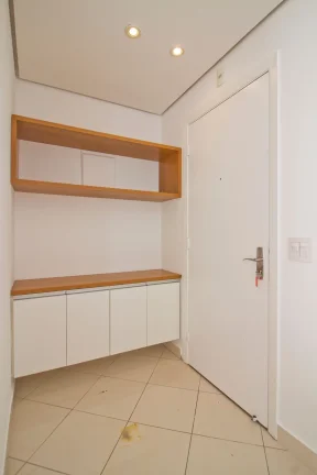 Imagem Apartamento 34M² Reformado, 1Q, 1 Banheiro, 1 Vaga, Varanda, Piscina, Academia, Salão de Festas, Sol da Manhã, Portaria 24h.