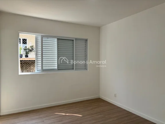 Imagem Esta encantadora casa geminada em Valinhos conta com 3 dormitórios, sendo 1 suíte. No térreo, voc...
