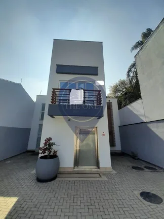 Imagem Casa para locação na Vila Madalena, São Paulo-SP: 2 salas, 5 banheiros, 6 vagas de garagem, 300m² de área. Venha conferir!
