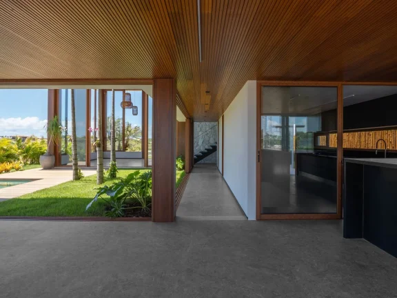 Imagem Casa em Condomínio à venda em Praia do Forte, Mata de São João - Churrasqueira, Piscina e Mobiliado