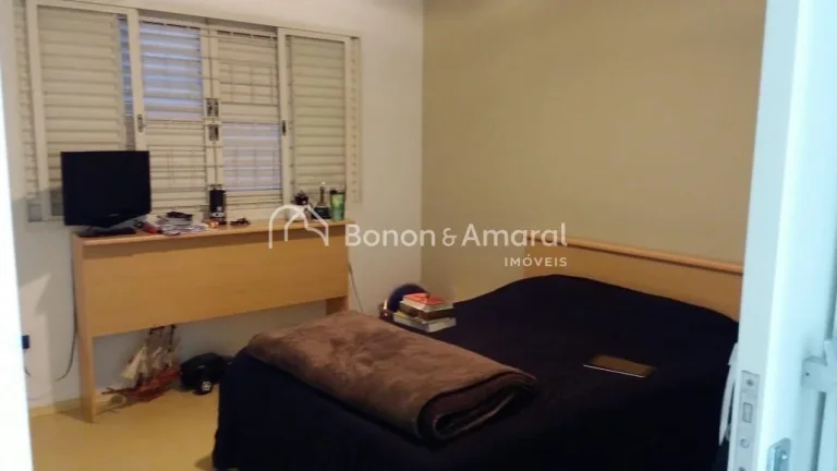 Imagem Este lindo sobrado no Condomínio Colinas dos Álamos oferece elegância, conforto e uma excelente d...