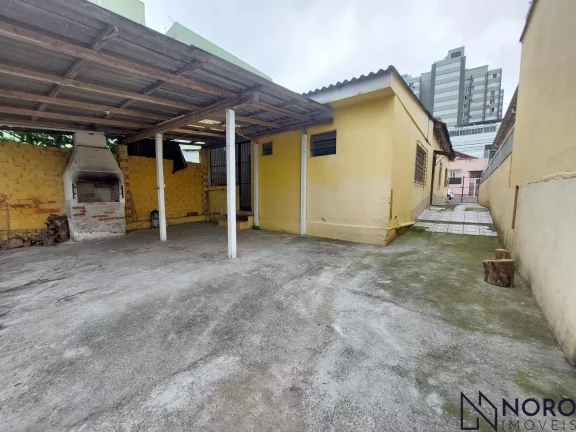 Imagem Casa na Silva Jardim imediações da Borges de Medeiros com 2 dormitórios 2 vagas