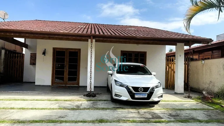 Casa Térrea à Venda em Condomínio no Horto Florestal - Ubatuba/SP.