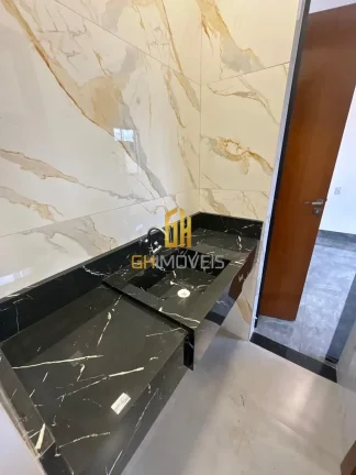 Imagem Casa com 3 quartos no American Park, em terreno com 180m² com 126m² de área construída possui:

...
