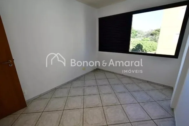 Imagem Aconchegante e espaçoso, este imóvel conta com 3 quartos, incluindo 1 suíte, e 3 banheiros no tot...