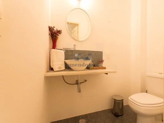 Imagem Apartamento em andar alto a venda em Higienópolis, com muita claridade, ventilação natural e uma ...