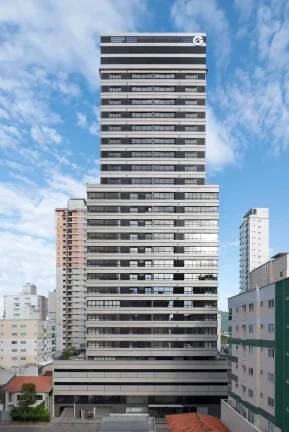 Imagem Apartamento com 3 suítes e 2 vagas de garagem no Bairro Meia Praia em Itapema