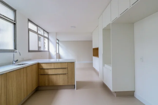 Imagem Apartamento 235 M², 3Q, 3 Suítes, 5 Banheiros, 3 Vagas, Jardim, Playground, Salão de festas, Espaço gourmet, Próximo estação do metrô.