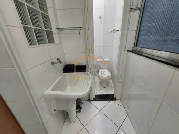 Imagem Apartamento com 3 dormitórios, 1 com sacada, contando com mais 1 dormitório de serviço.
Banheiro ...