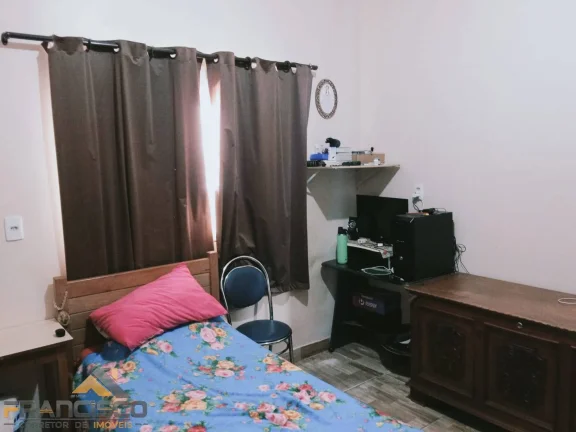 Imagem CASA AMPLA E BEM LOCALIZADA COM 4 DORMITÓRIOS